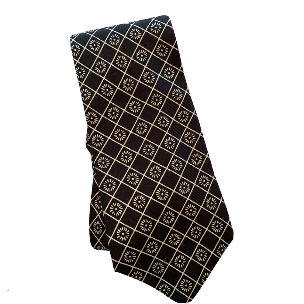 Paul Fredrick Black and White Daisy Print Italian Silk Necktie Made in USA 56"